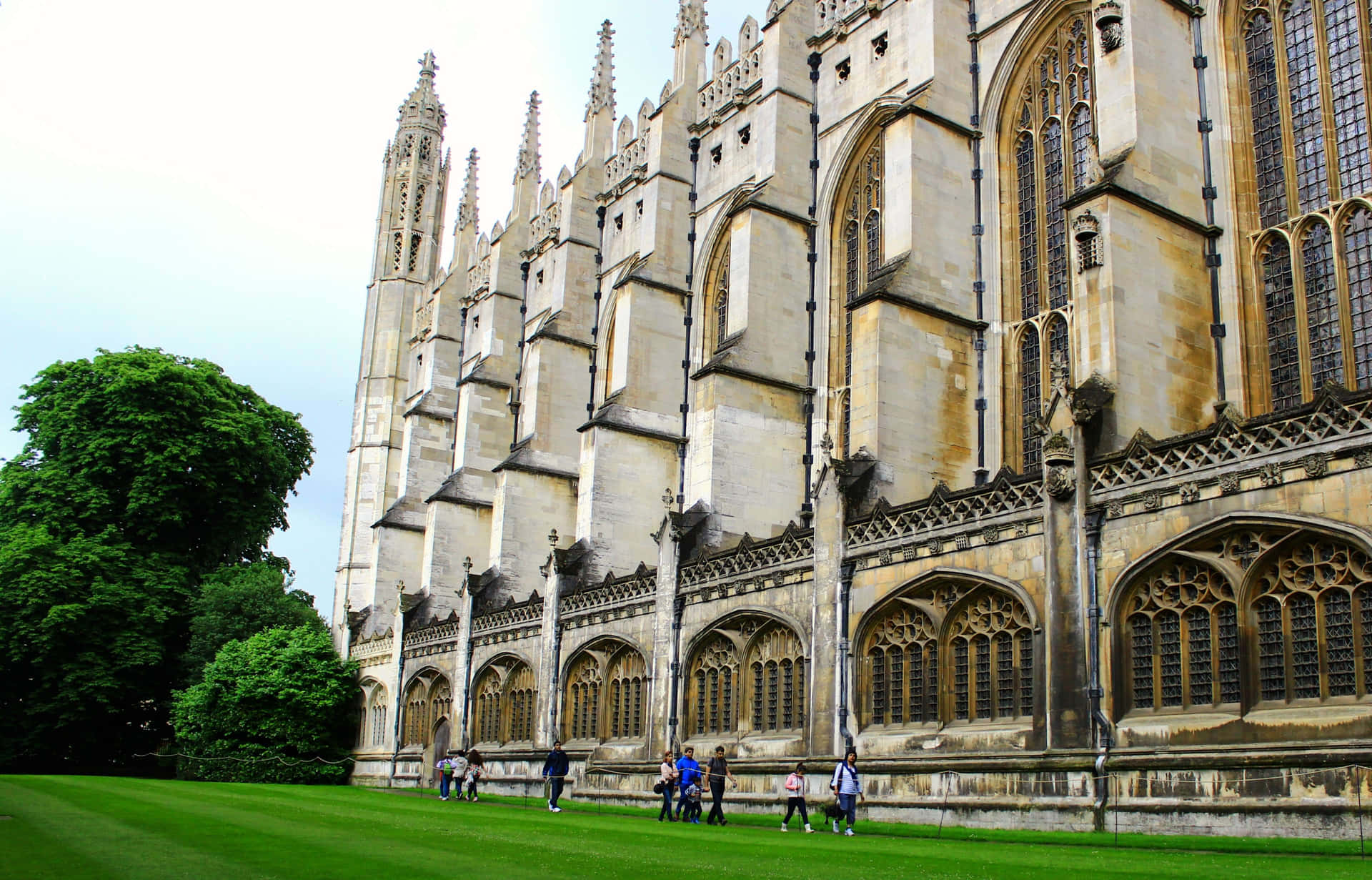 The Magnificent King's College Chapel at Cambridge University Wallpaper