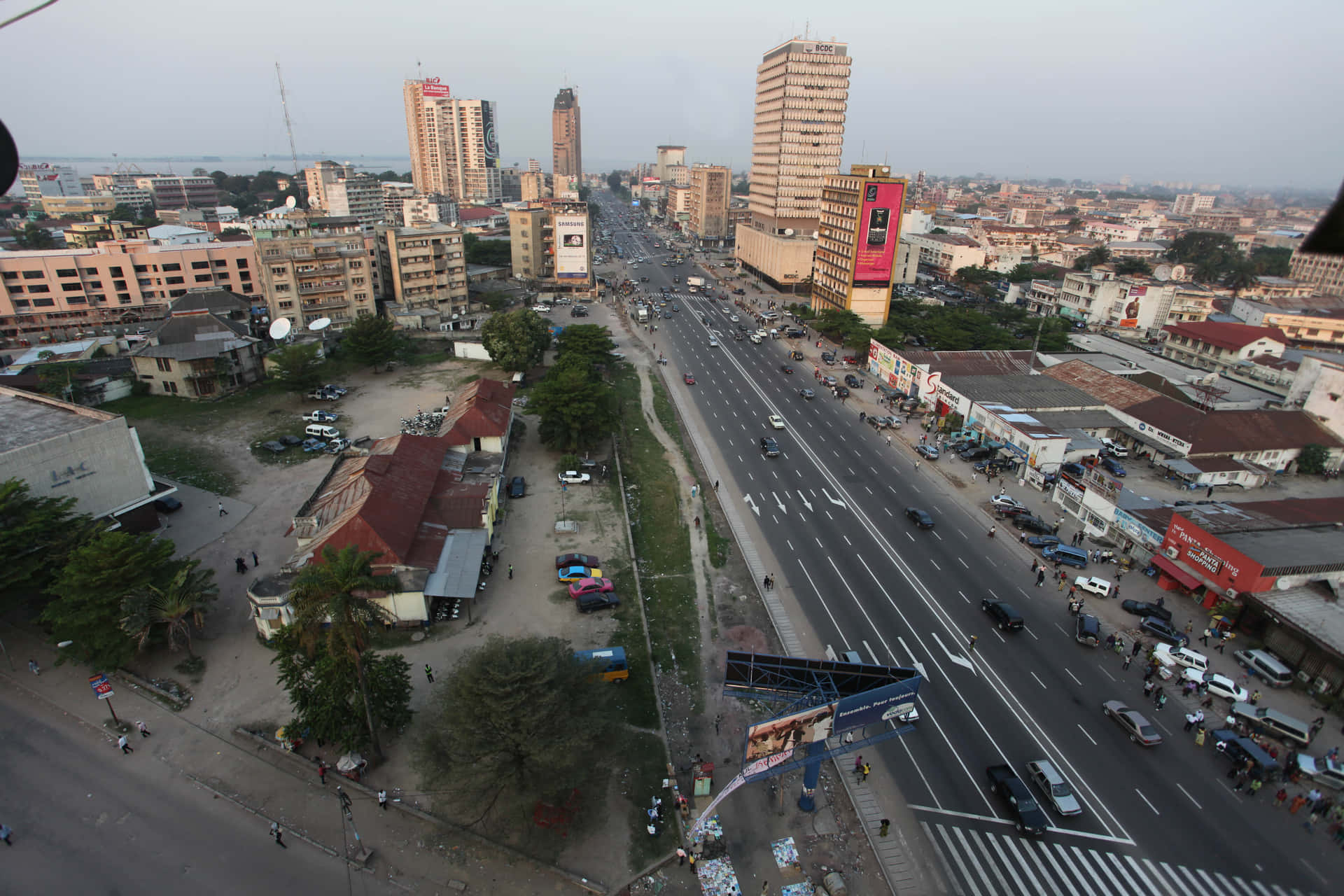 Kinshasa Stedelijk Landschap Dusk Achtergrond