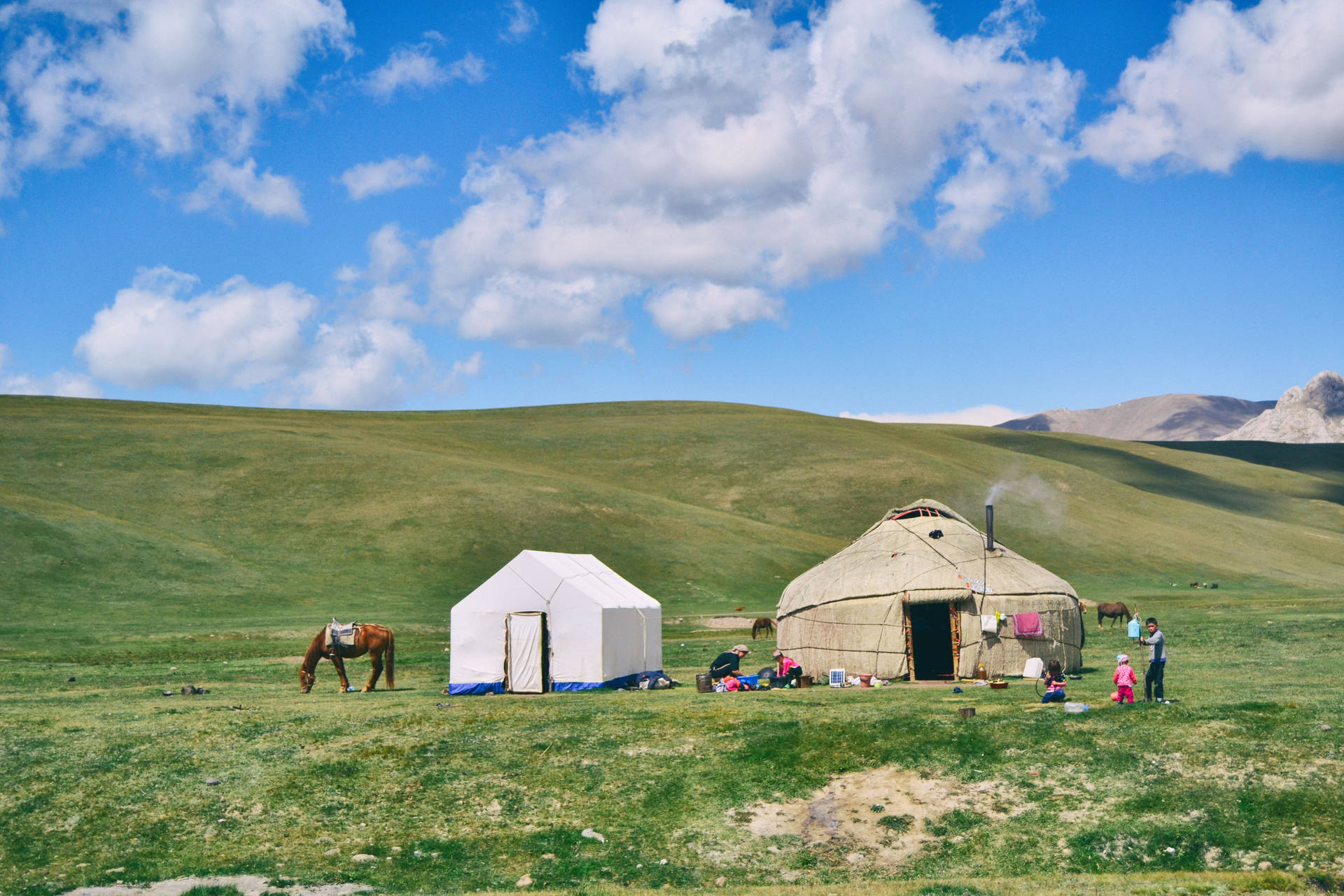 Kirgisistan Hill View Wallpaper