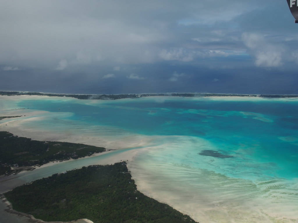 Kiribati Plane View skaber en fotorealistisk oplevelse. Wallpaper