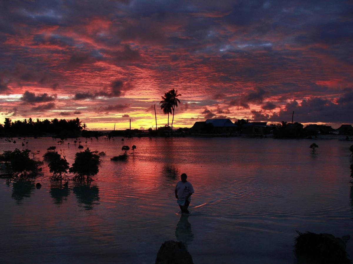 Kiribati Tangintebu Solnedgang Trykt Baggrund Wallpaper