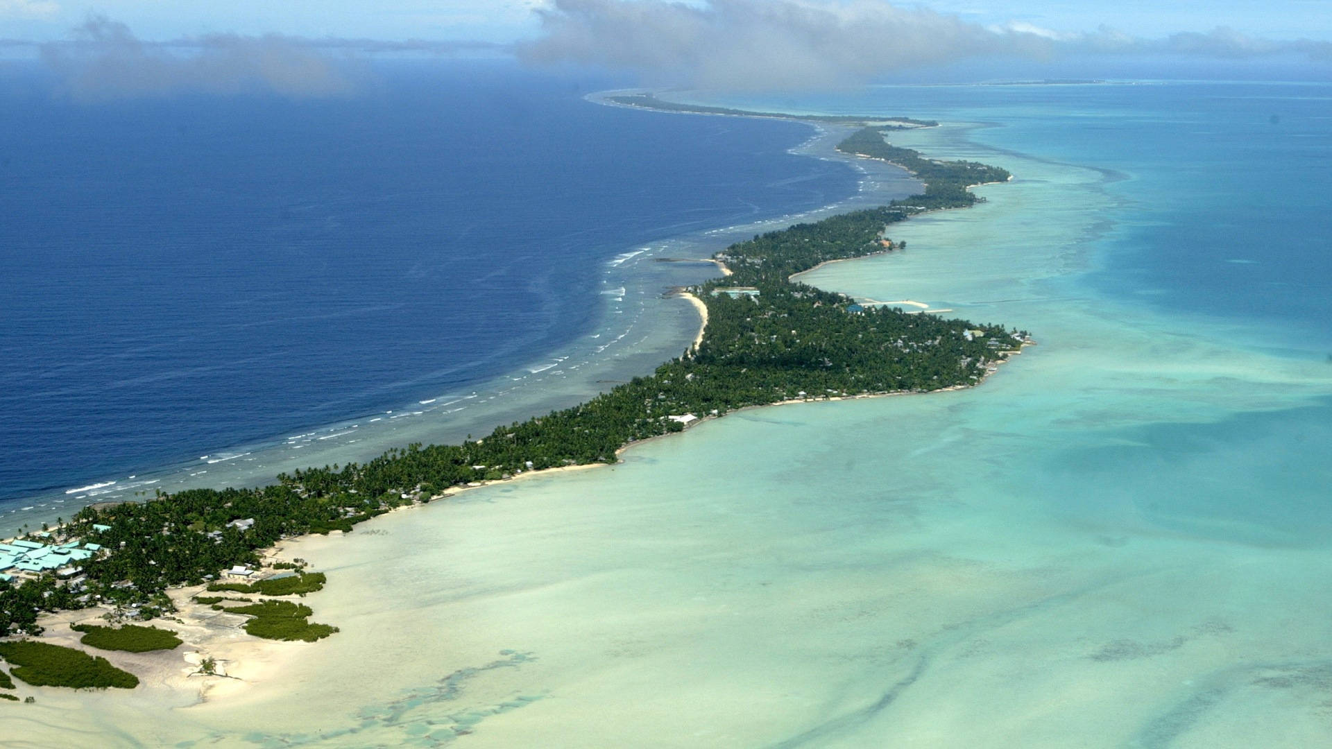 Kiribati Tebua Tarawa har et blødt tropisk klima. Wallpaper