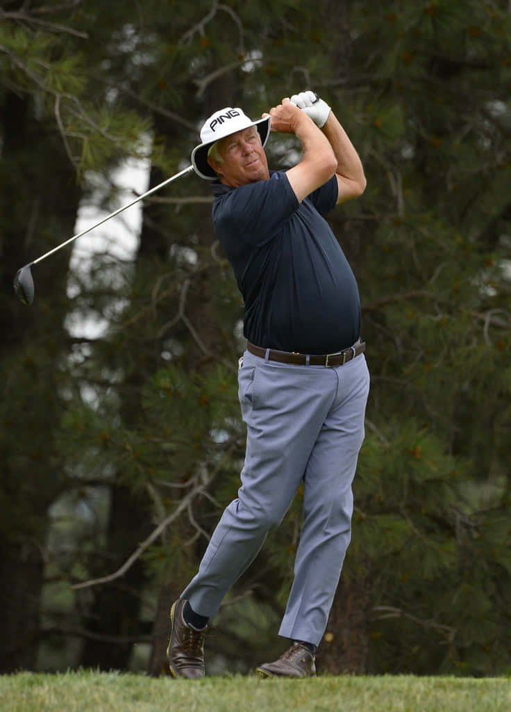 Kirk Triplett Swinging The Golf Club Wallpaper