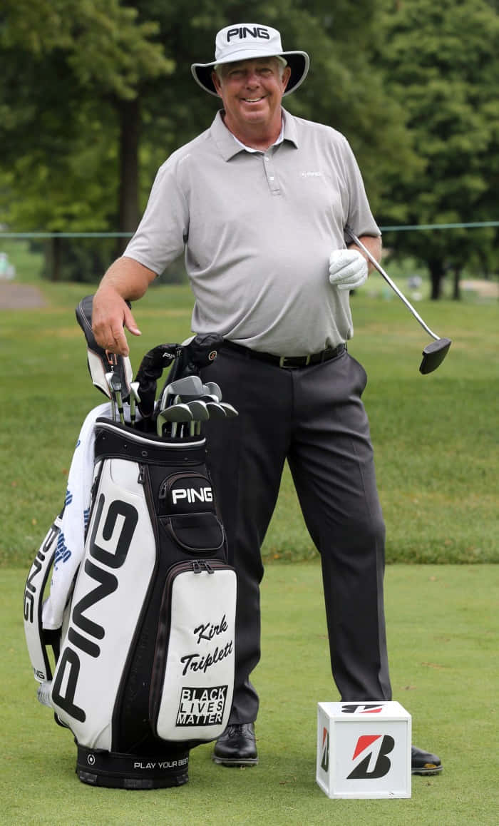 Kirk Triplett With His Golf Bag Wallpaper
