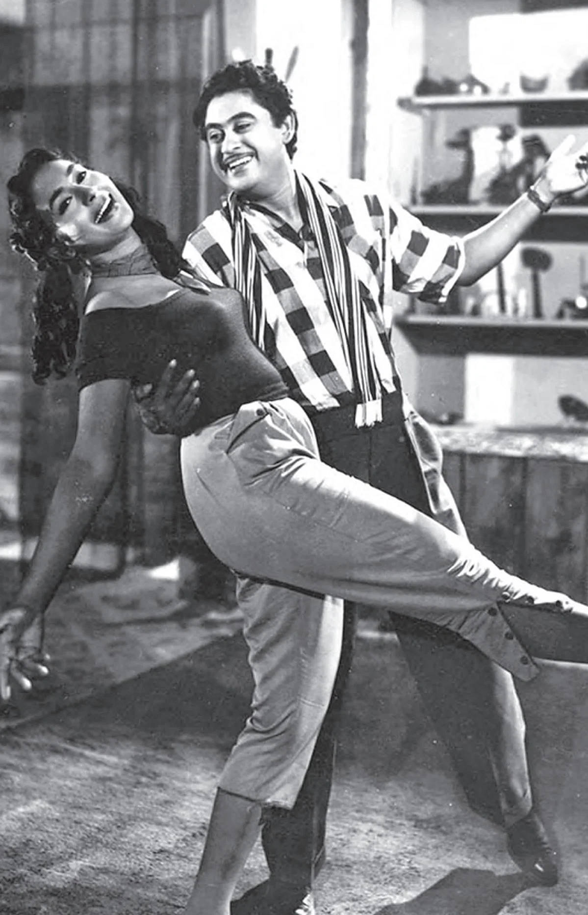 Kishore Kumar Dancing With Nutan Wallpaper
