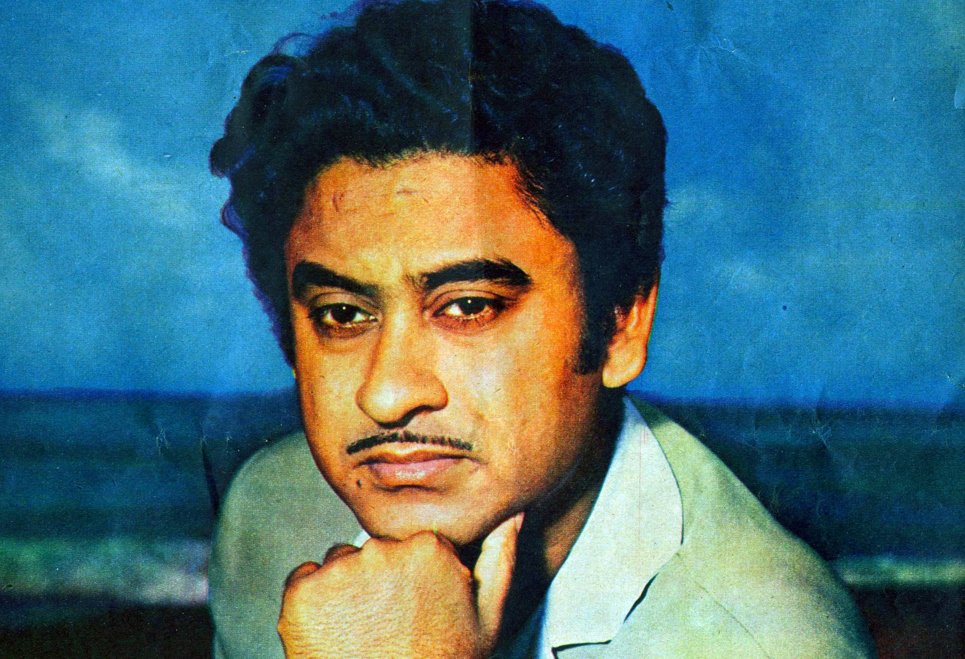 Kishore Kumar Hand On Chin Wallpaper