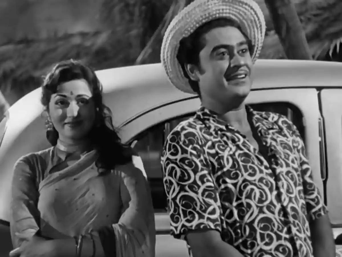 Kishore Kumar Wearing A Straw Hat Wallpaper