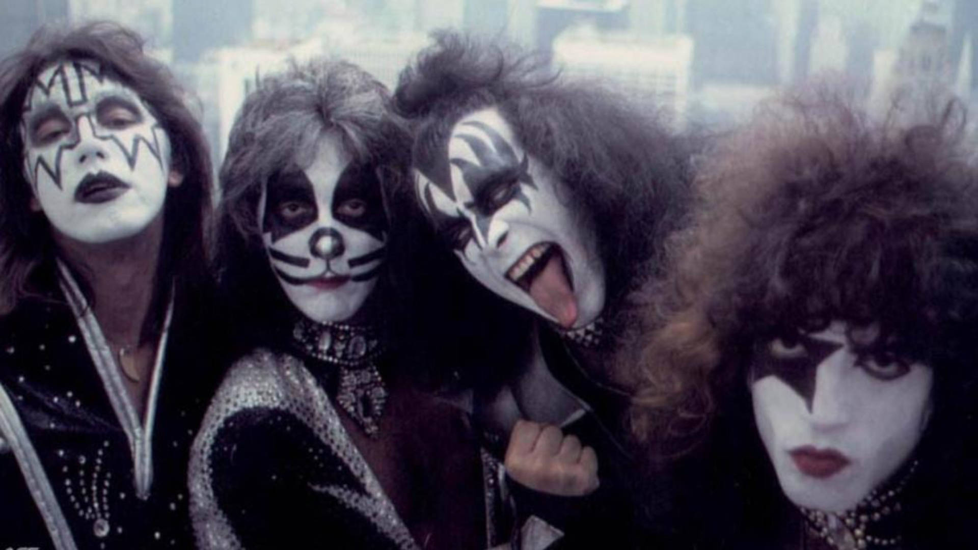 Кисс вк без регистрации. Kiss группа 1976.