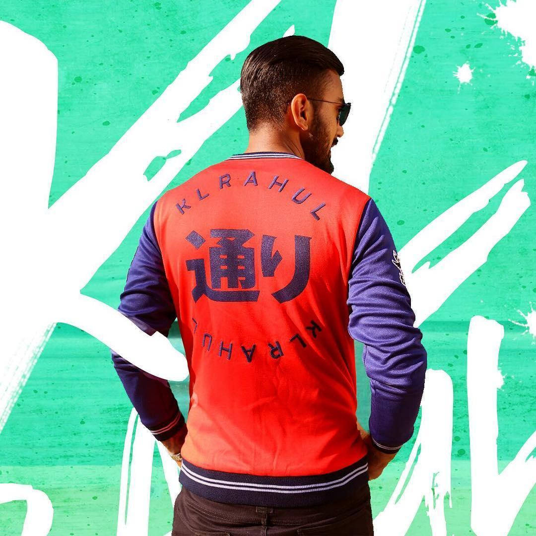 KL Rahul iført en rød pasformet varsity jakke Wallpaper