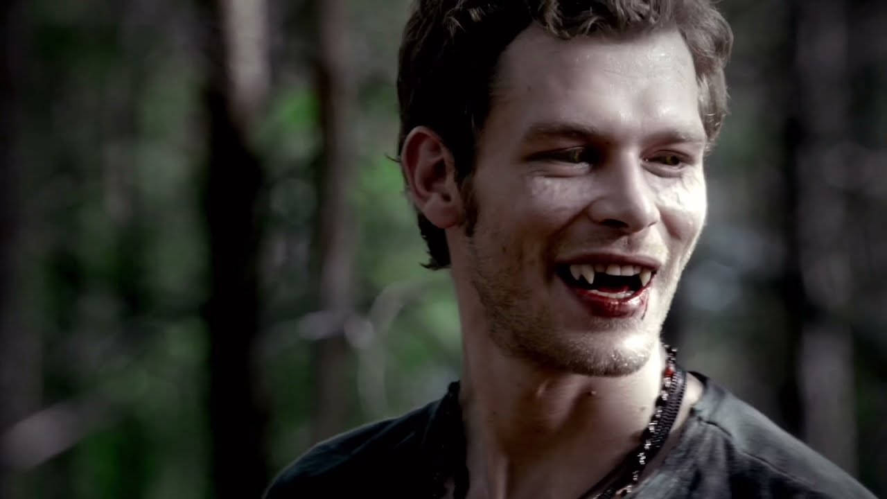 Klaus Mikaelson With Fangs Wallpaper