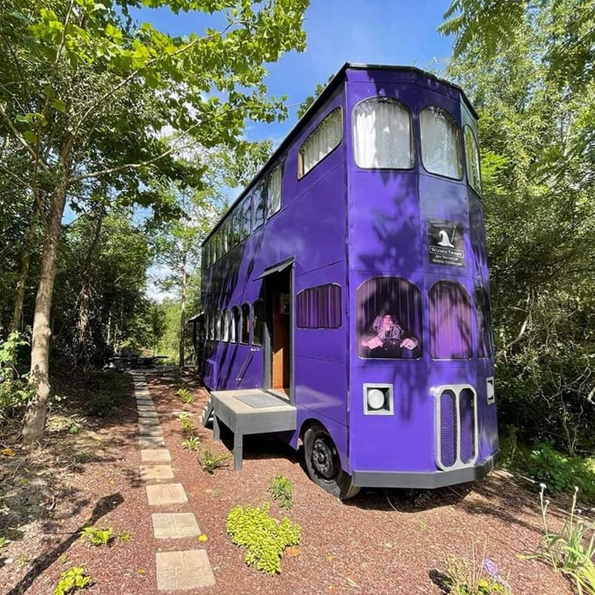 Een Magisch Avontuur Aan Boord Van De Knight Bus Achtergrond