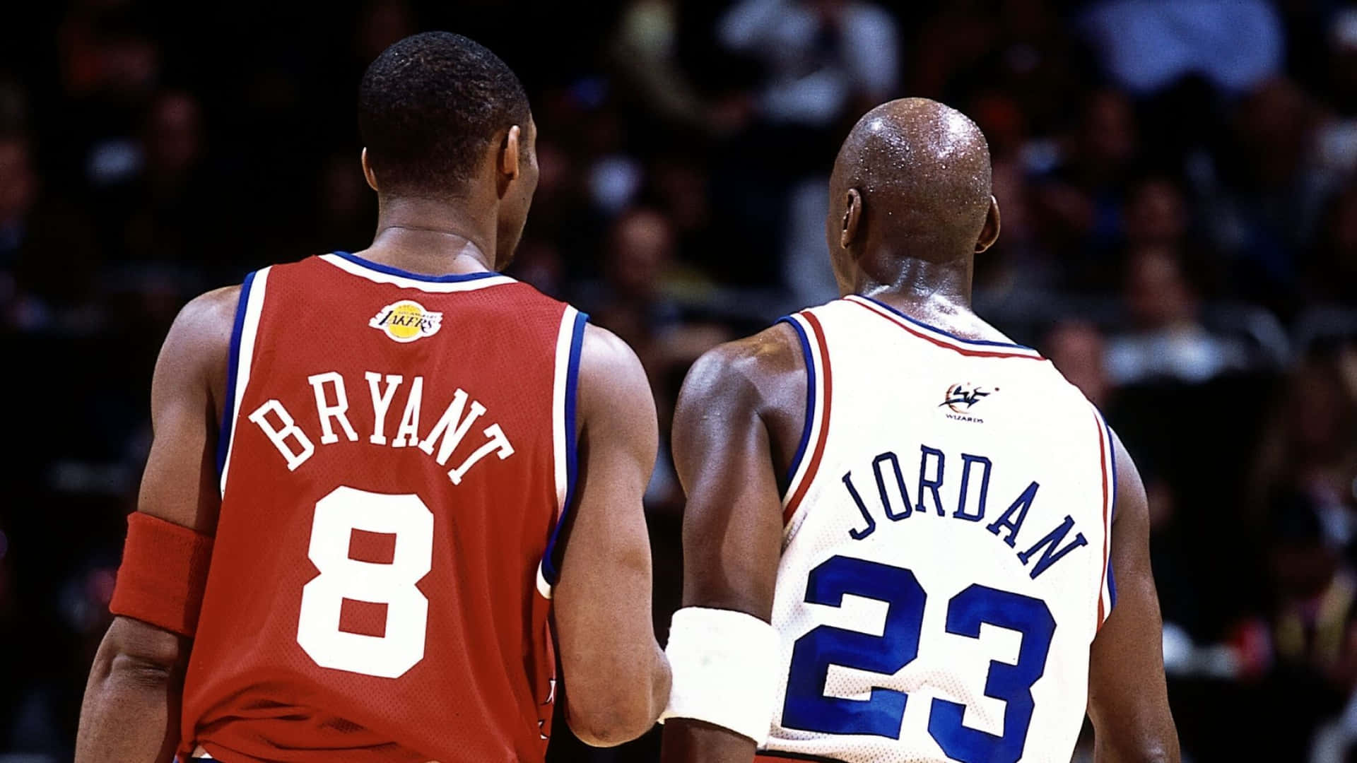 Nbaikoner Kobe Bryant Och Michael Jordan I Bakåtvänt Skott. Wallpaper