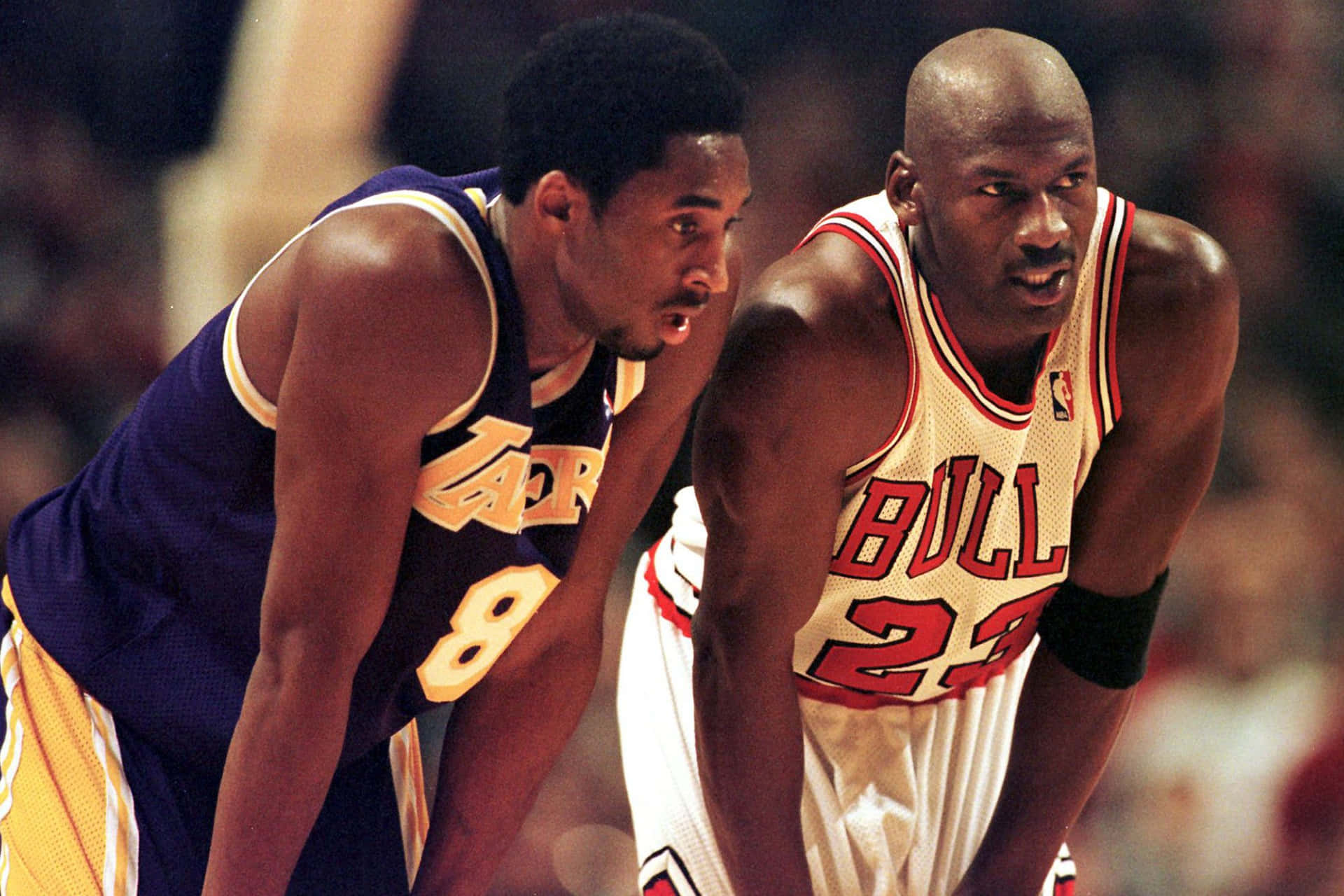 Leyendasde Los Lakers Y Los Chicago Bulls: Kobe Bryant Y Michael Jordan Fondo de pantalla