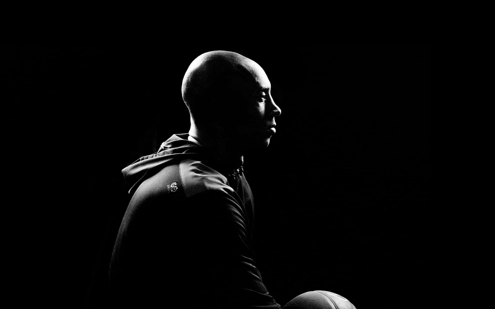 Einikonisches Foto Von Kobe Bryant, Wie Er Einen Spielentscheidenden Korb In Seinem Letzten Nba-spiel Wirft.