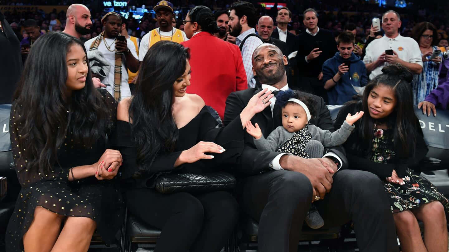 Kobe Bryant Family Courtside Moment Wallpaper