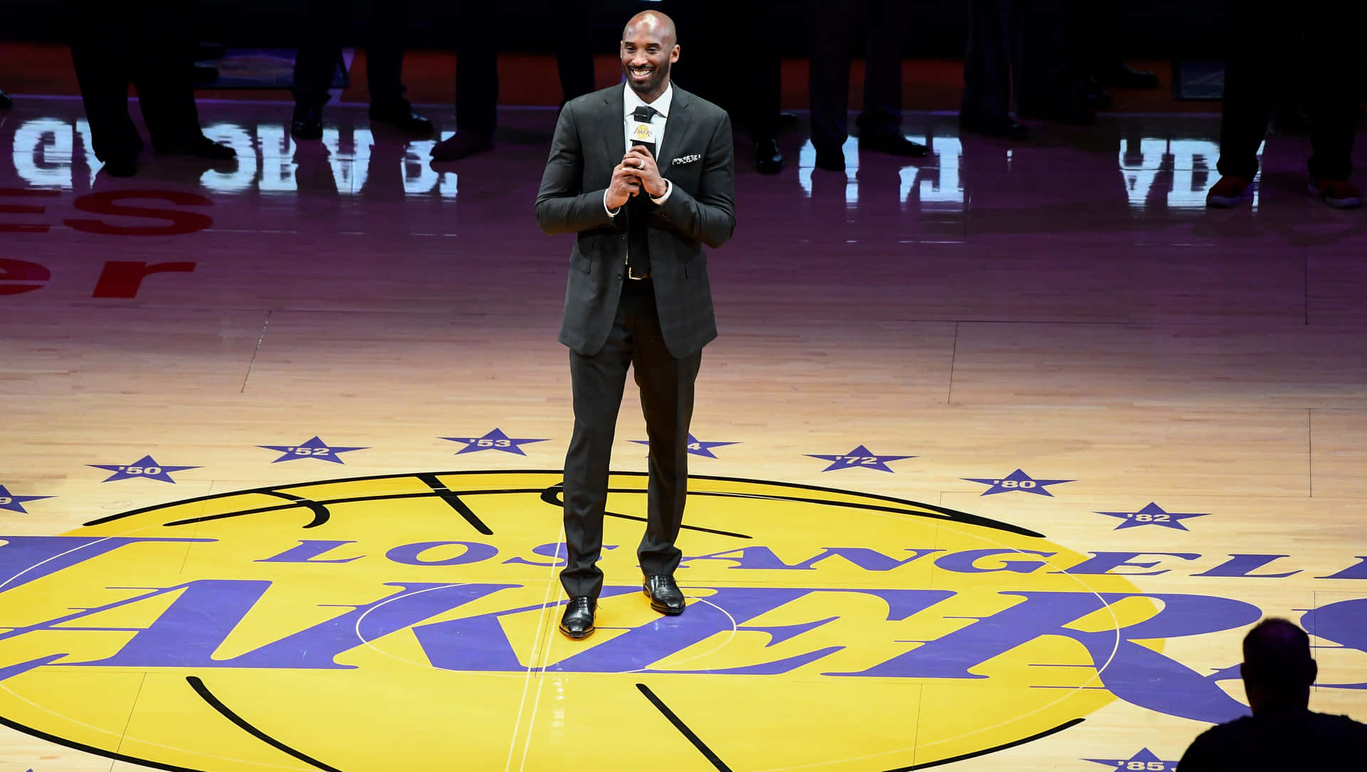 Kobe Bryant Farewell Speech Lakers Court Wallpaper