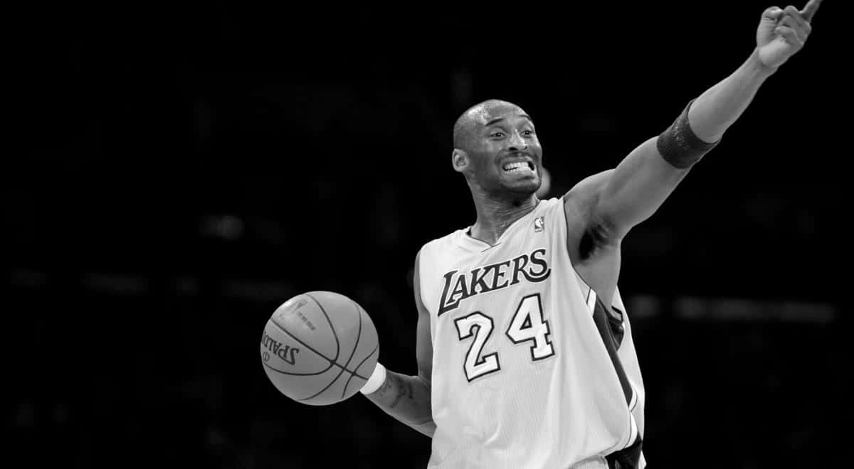 Kobe Bryant Lakers24 Black And White Wallpaper