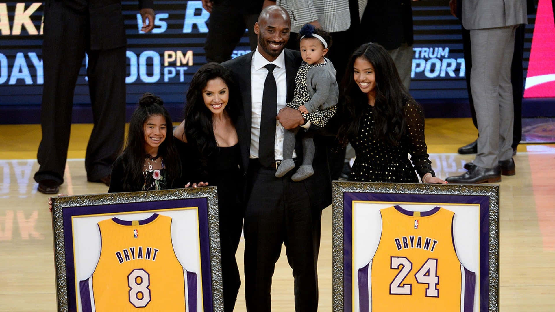 Kobe Bryant Pensioen Ceremonie Met Familie Achtergrond