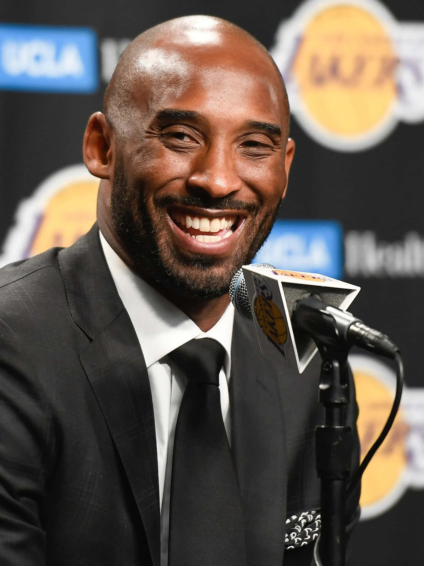 Kobe Bryant Pensioen Persconferentie Glimlach Achtergrond