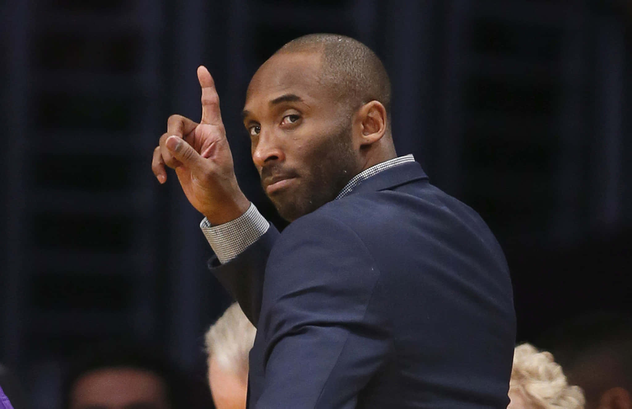 Kobe Bryant Salutes The Crowd Post-game. Wallpaper