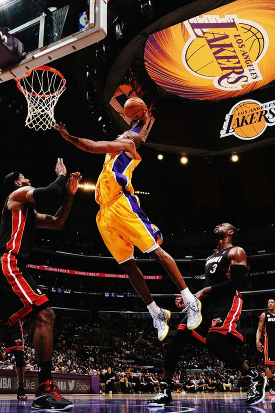 Kobe Dunking Lakers Wallpaper