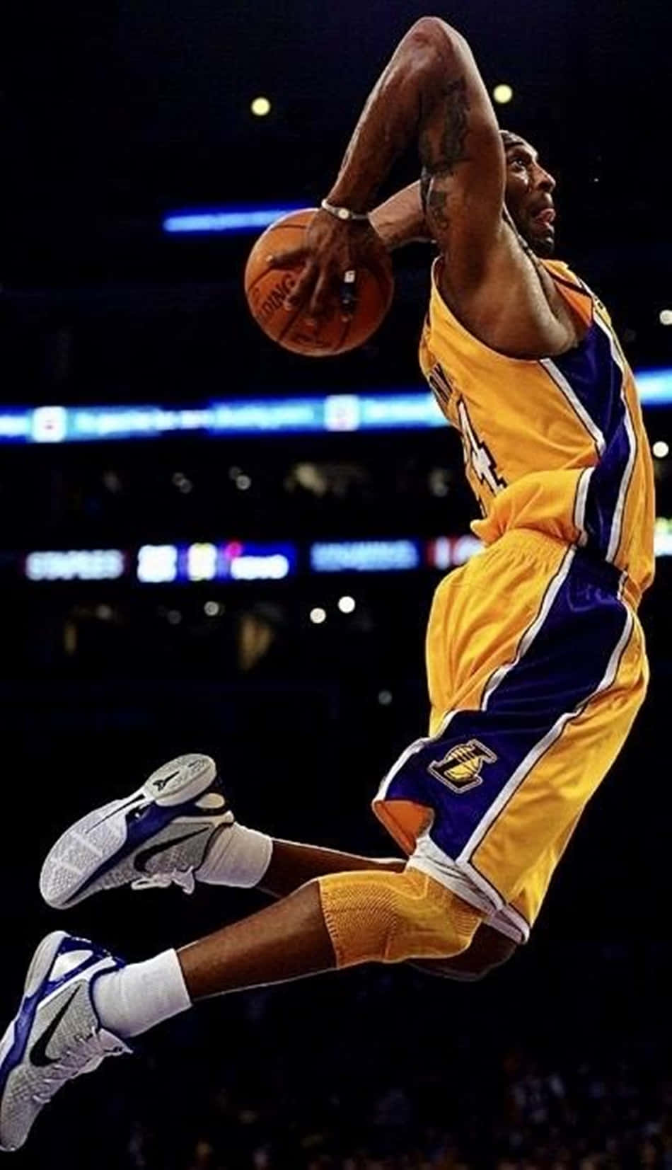 "Kobe Bryant showing off his impressive dunking abilities" Wallpaper