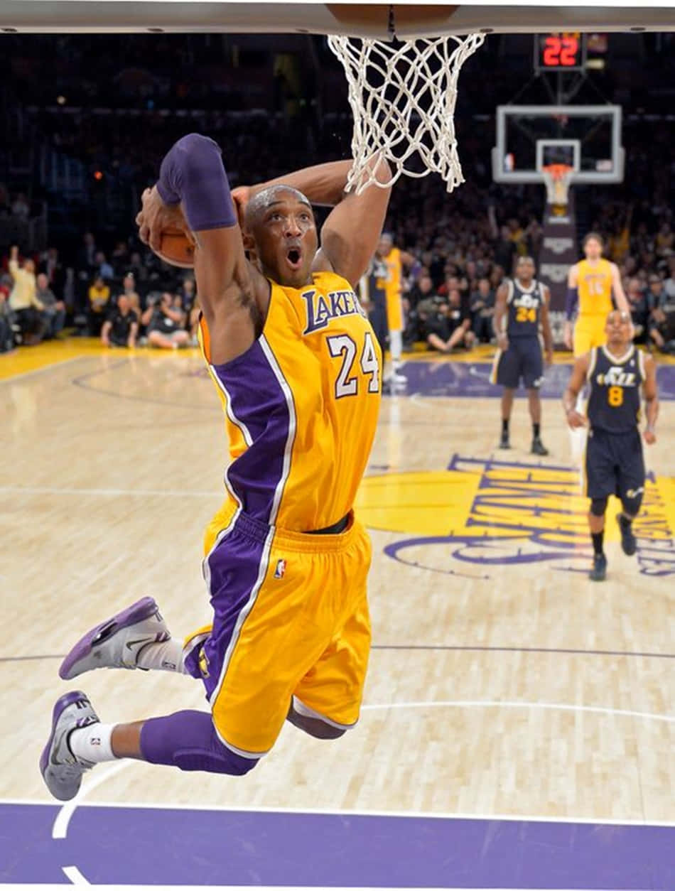 Image  Kobe Bryant Slams the Ball through the Hoop Wallpaper