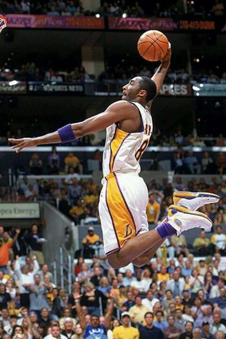 Kobe Bryant Slam Dunking Wallpaper