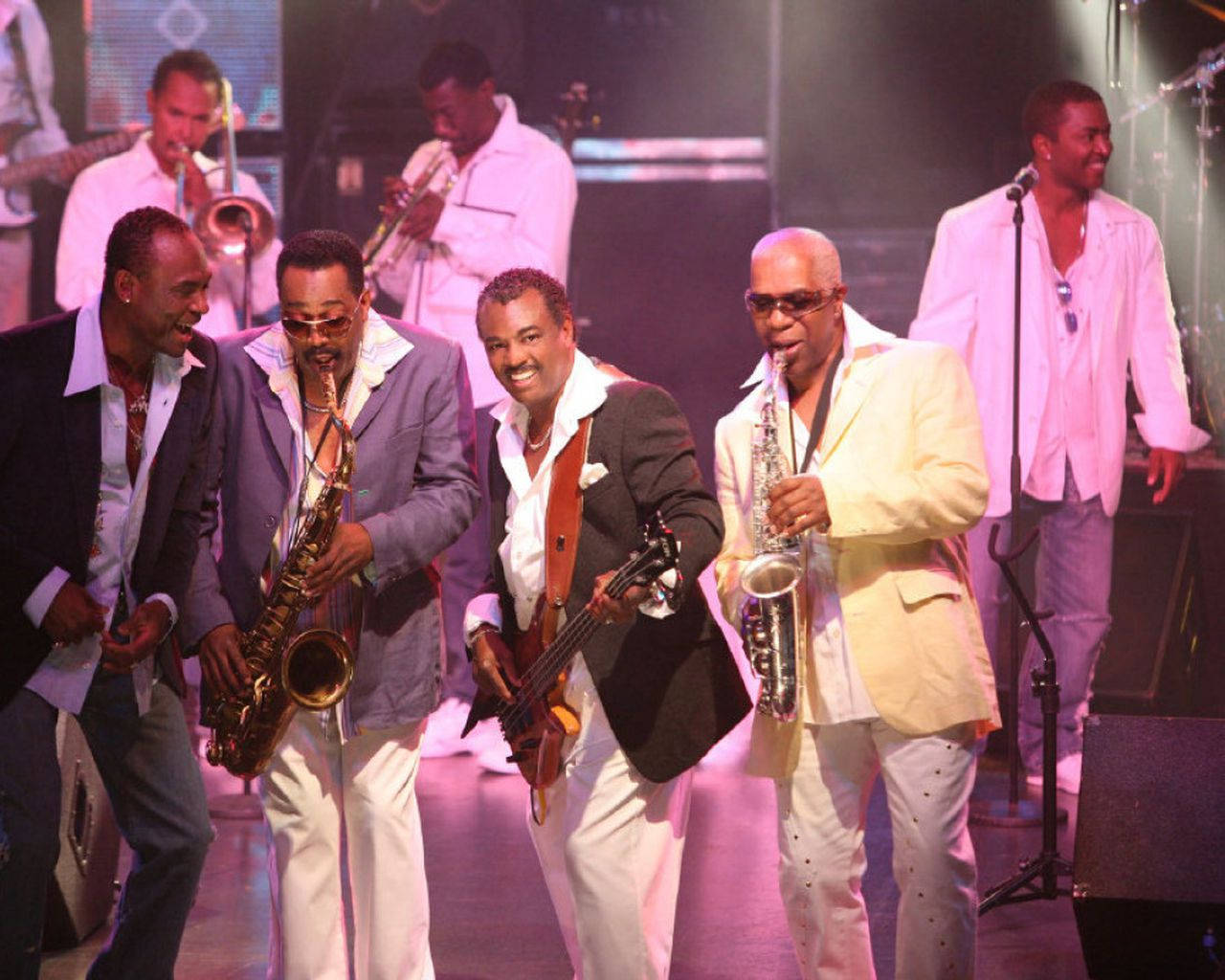 Kool And The Gang Playing On Stage Wallpaper