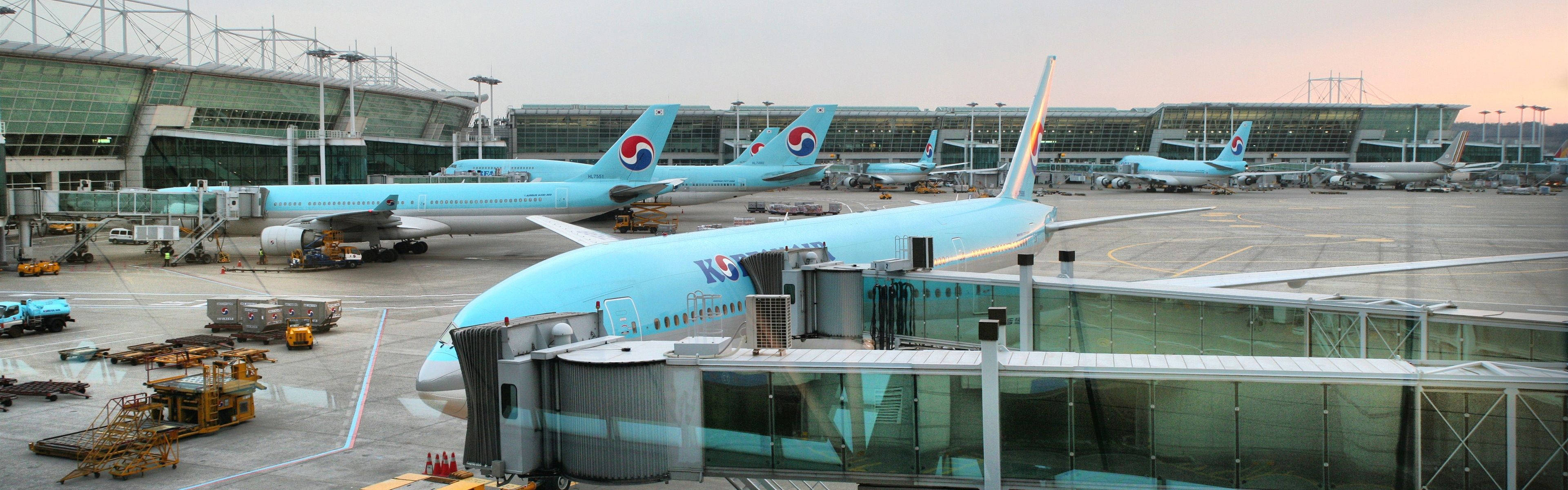 Korean Air Fleet Incheon International Airport kører på skærmen Wallpaper