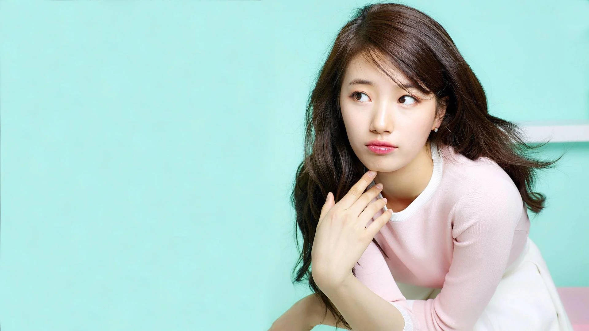 K-Drama stjerne Bae Suzy blomst tapet Wallpaper