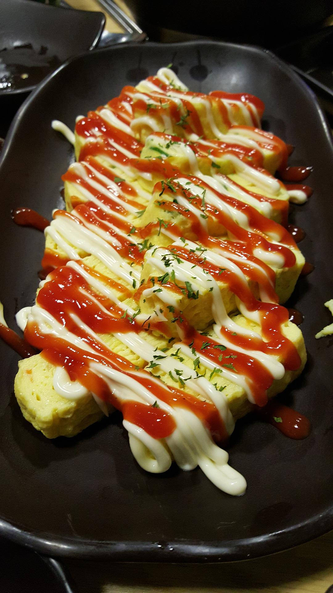 Korean Egg Rolls With Ketchup And Mayonnaise