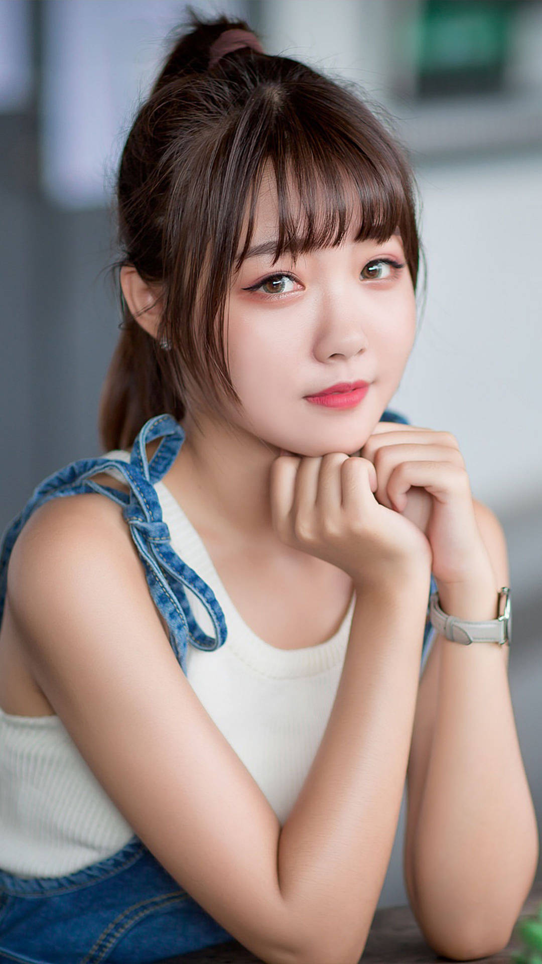 Korean Girl In Cute Denim Overalls Wallpaper