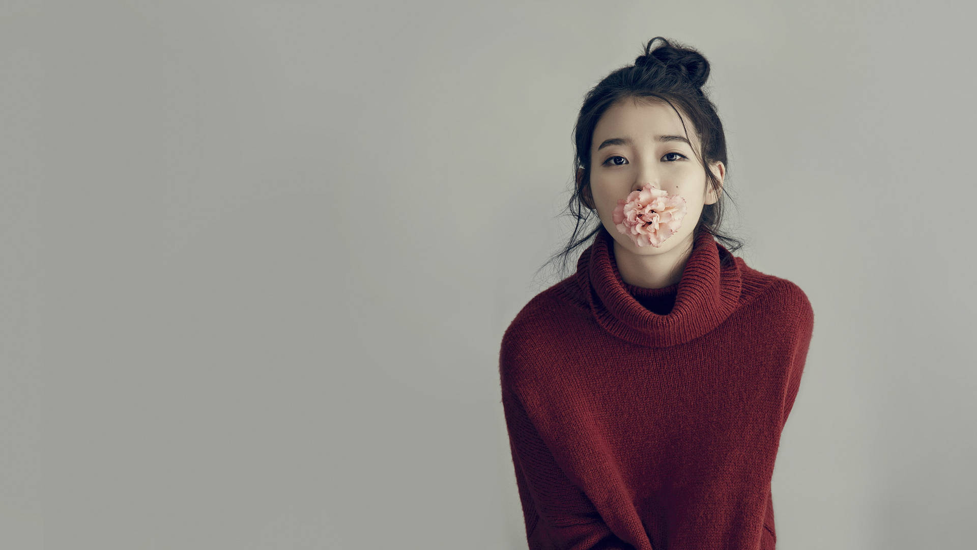Portadadel Álbum De La Cantante Coreana Iu Con Una Chica Coreana. Fondo de pantalla