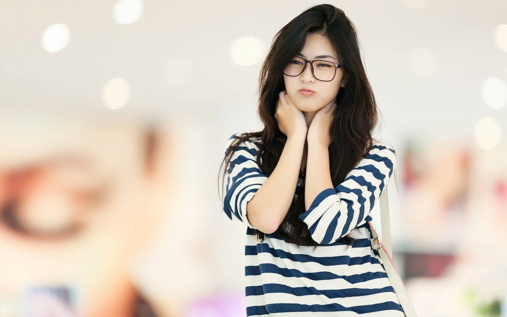 Korean Girl With Glasses Wallpaper