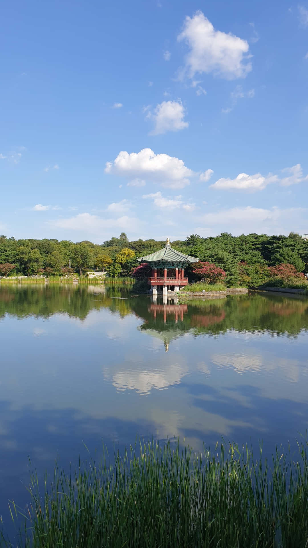 Korean_ Pavilion_ Reflection_ Lake_ View Wallpaper