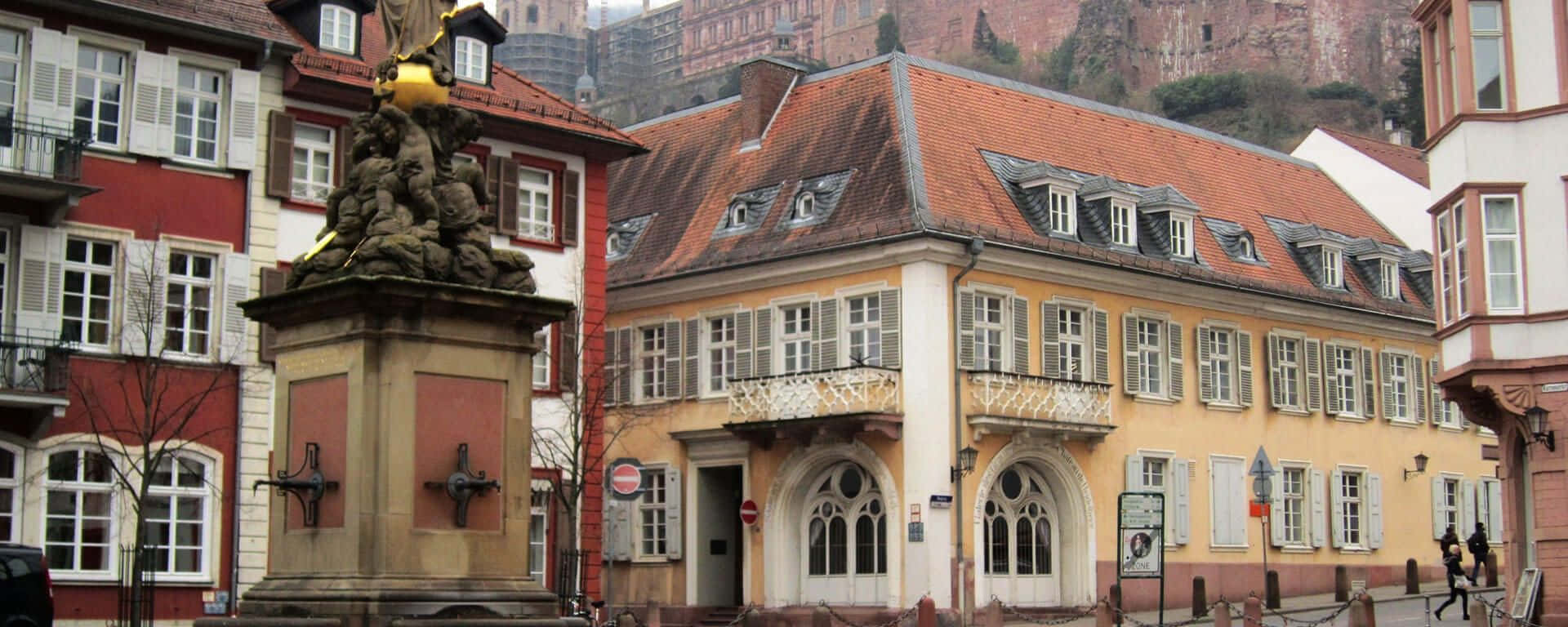 Kornmarkt In Heidelberg Castle Wallpaper