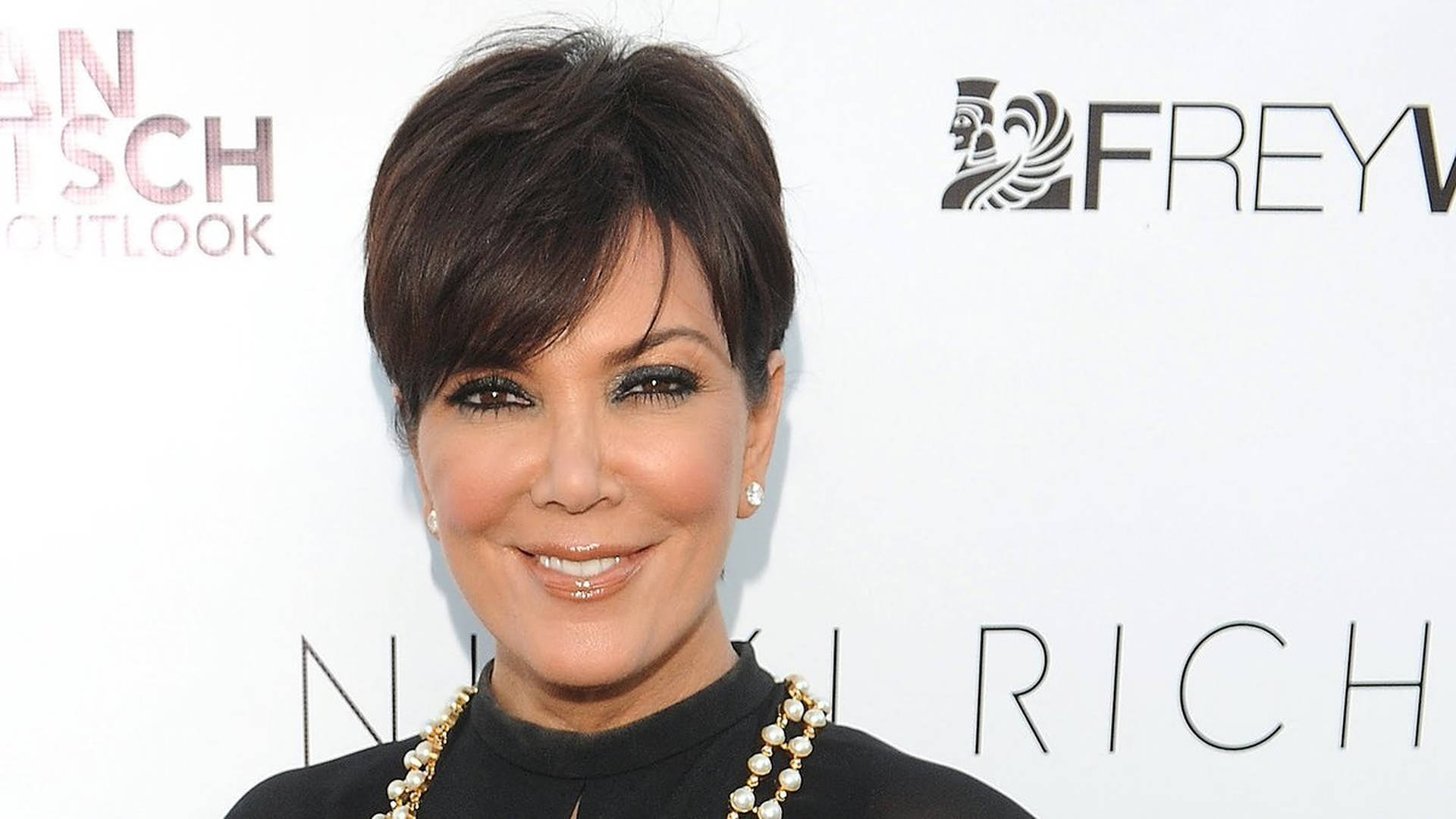 Kris Jenner With Pearls Wallpaper