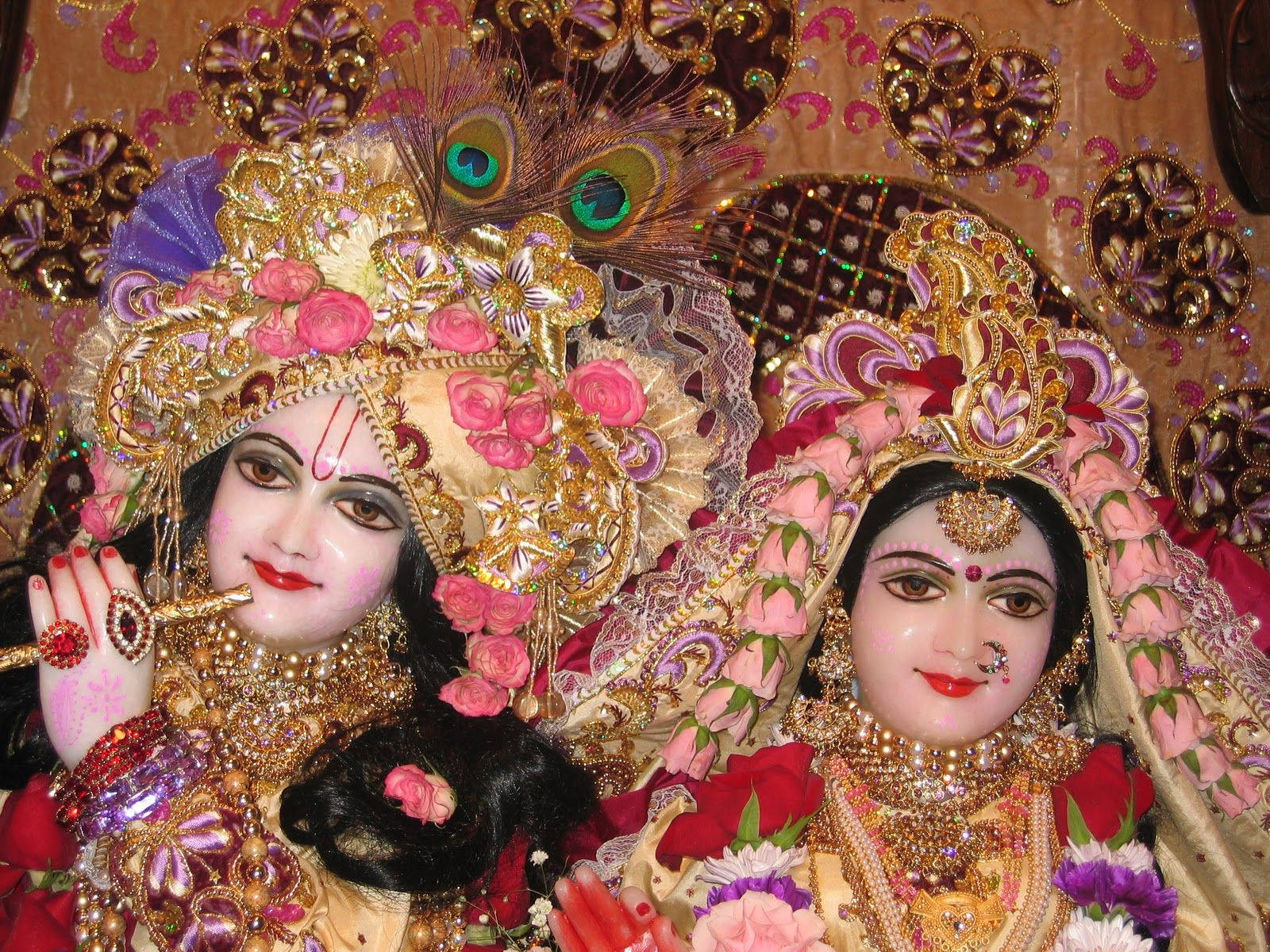 Krishna3d Ao Lado Da Estátua Da Deusa Papel de Parede