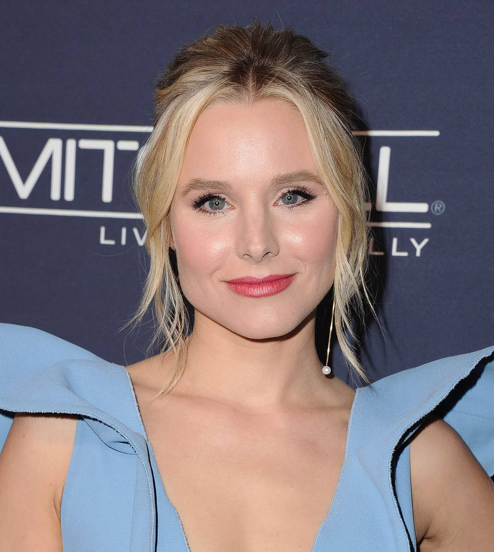 Kristen Bell Glowing at the Baby2Baby Gala Wallpaper