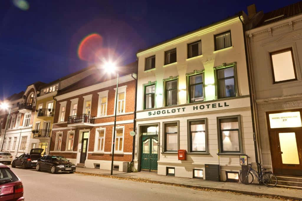 Kristiansand Sjoglott Hotel Night Scene Wallpaper