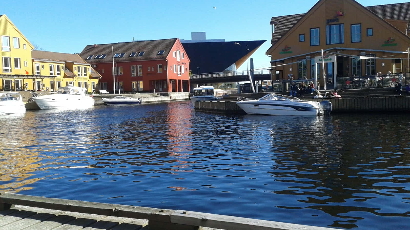 Kristiansand Waterfront Boatsand Buildings Wallpaper