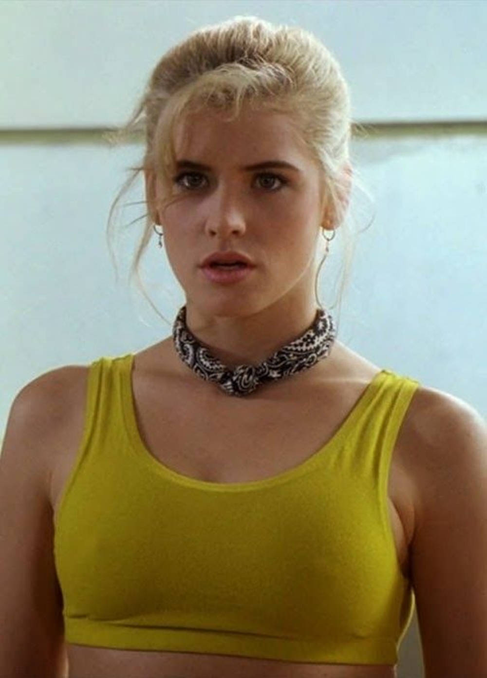 Kristy Swanson Als Buffy Summers Im Jahr 1992 In Einer Szene Wallpaper
