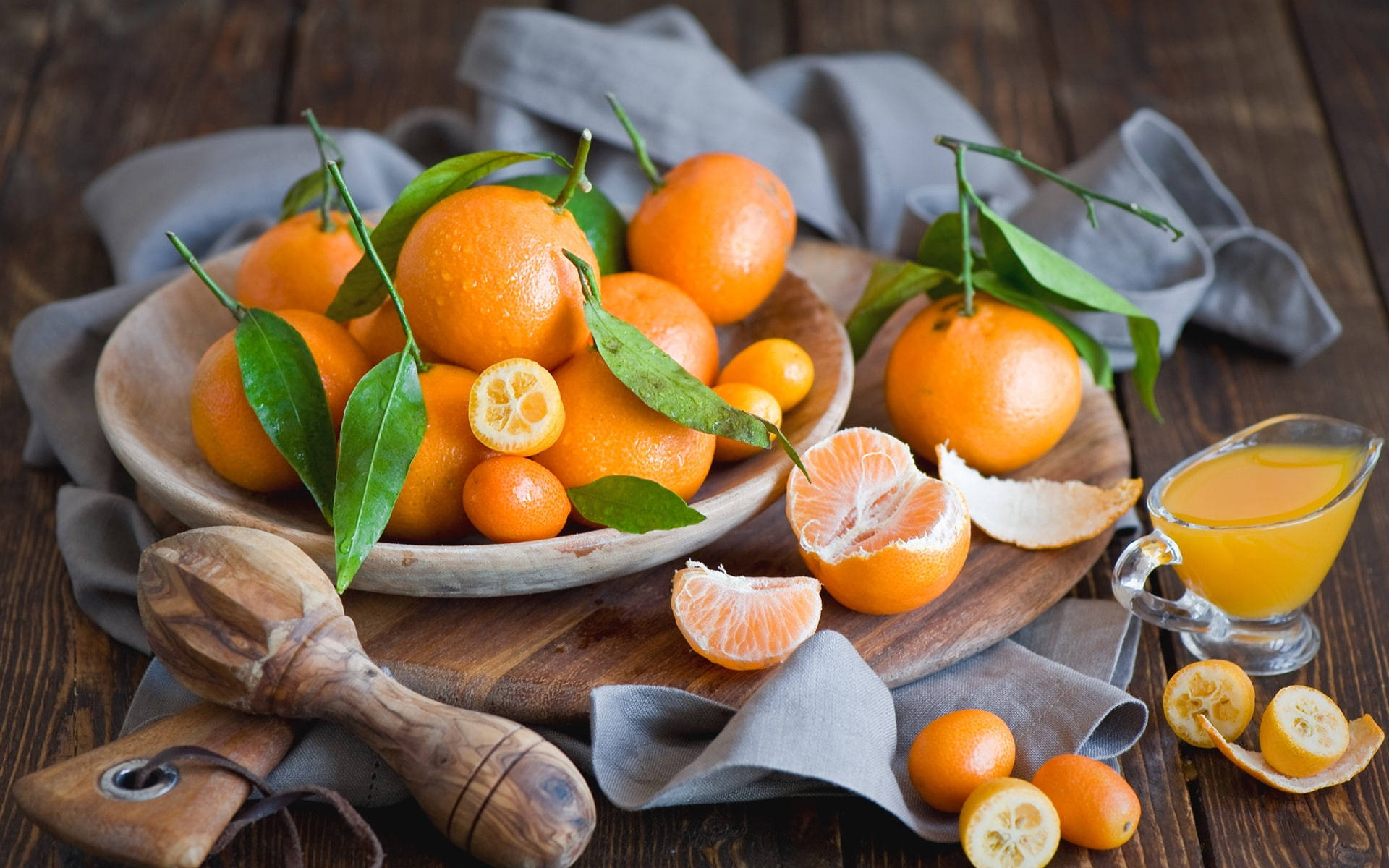 Kumquatfrukteroch Appelsiner I Stillbild. Wallpaper