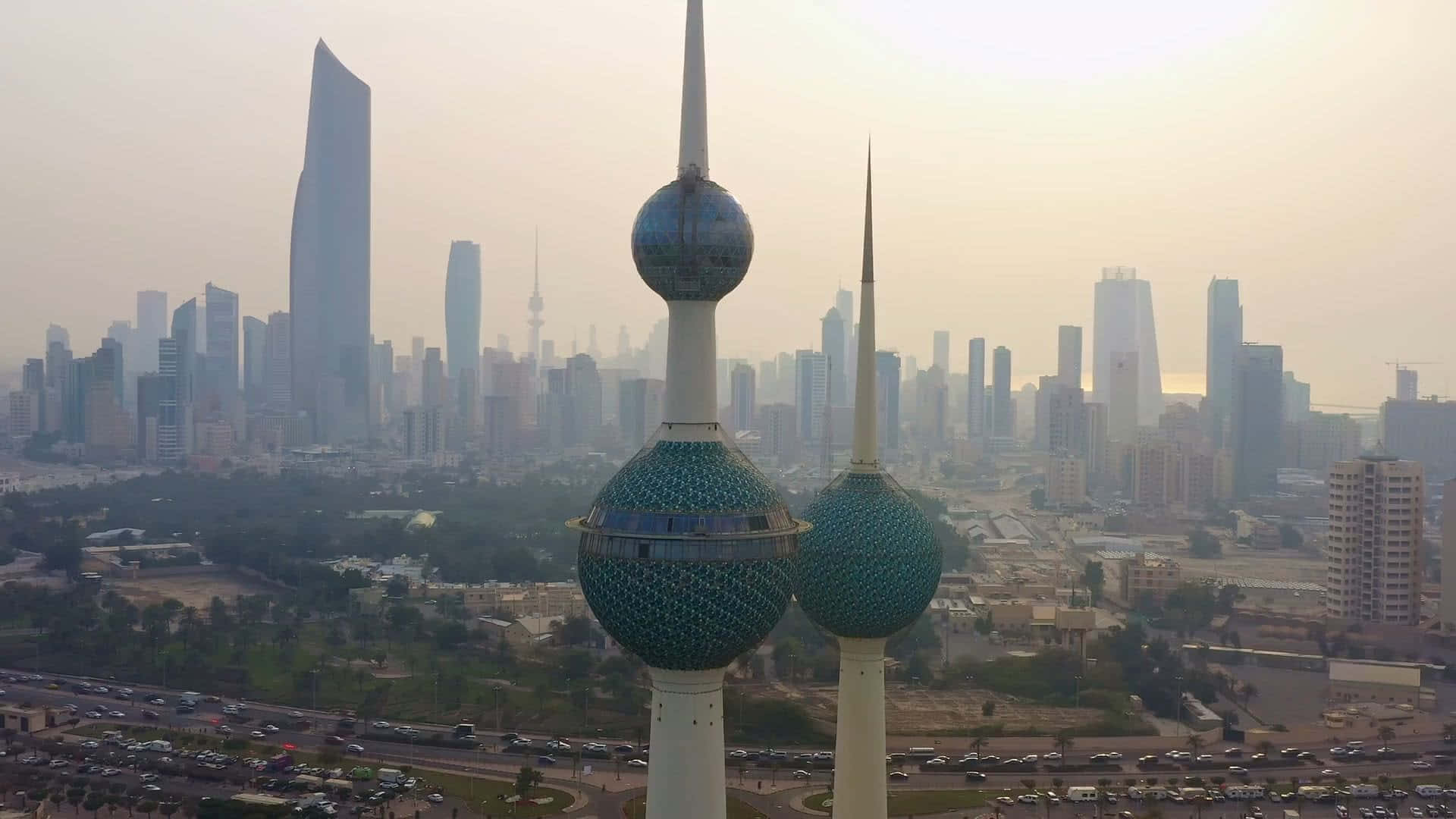 Papel De Parede Para Computador Ou Celular Com A Imagem Das Torres De Kuwait E A Cidade. Papel de Parede