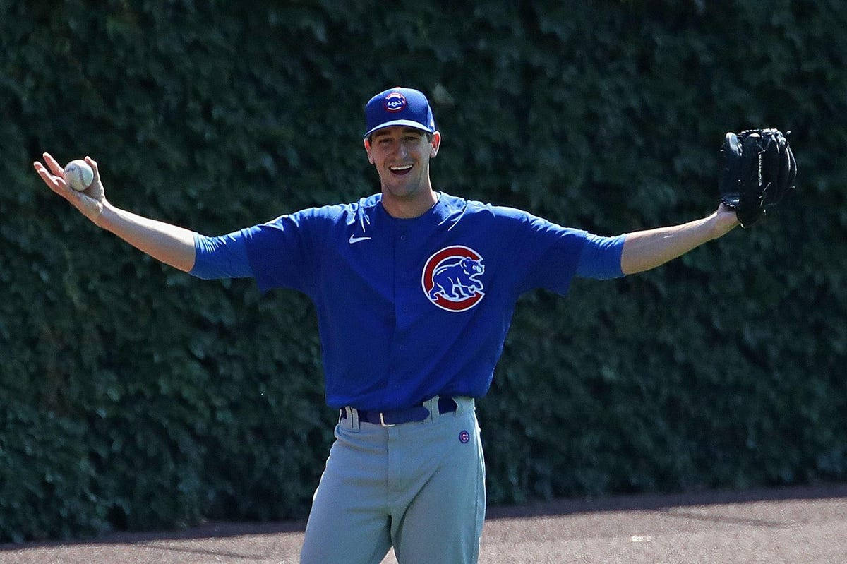 Kyle Hendricks With Arms Wide Open Wallpaper
