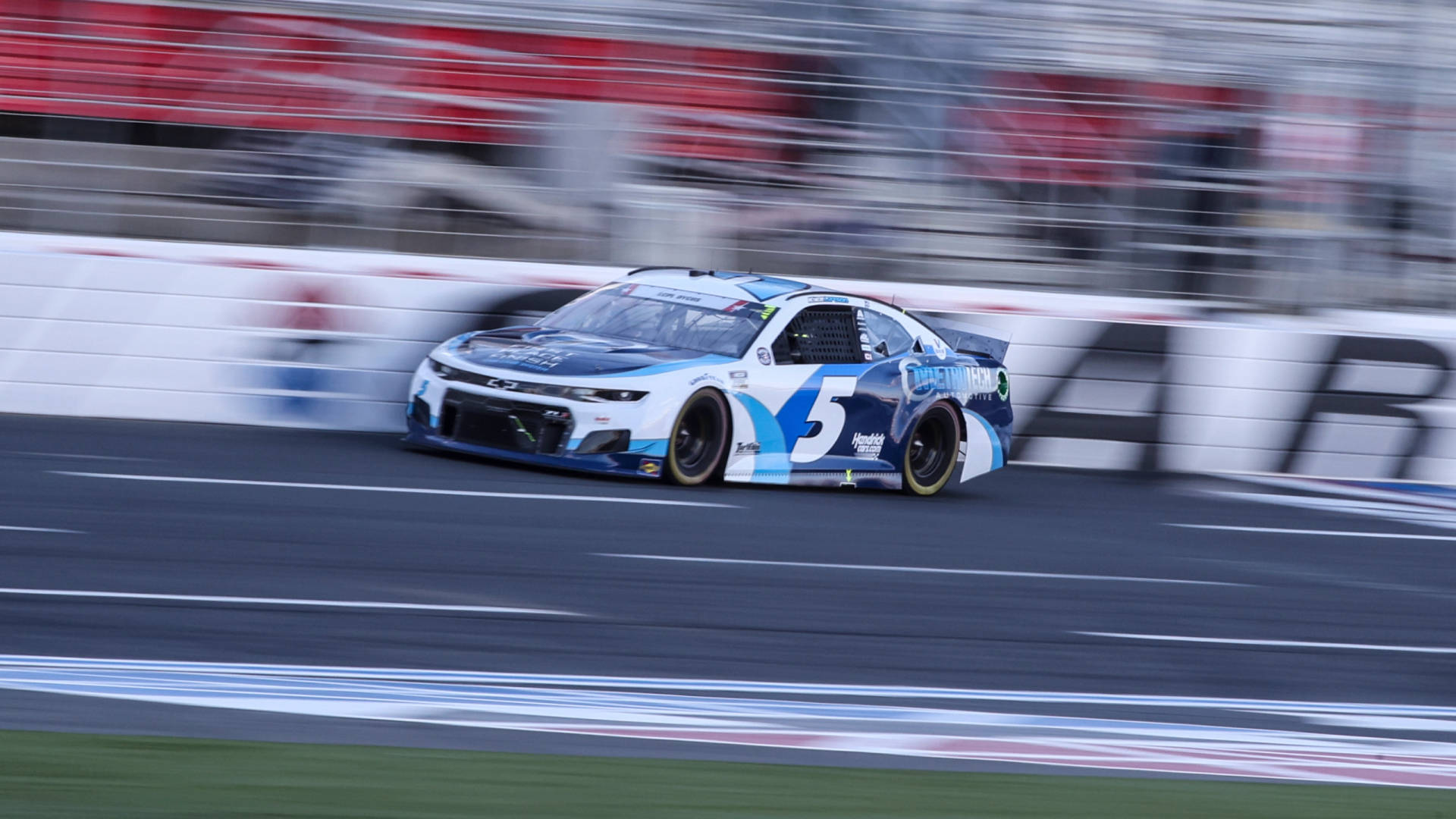Kyle Larson in Thrilling Racing Action Wallpaper