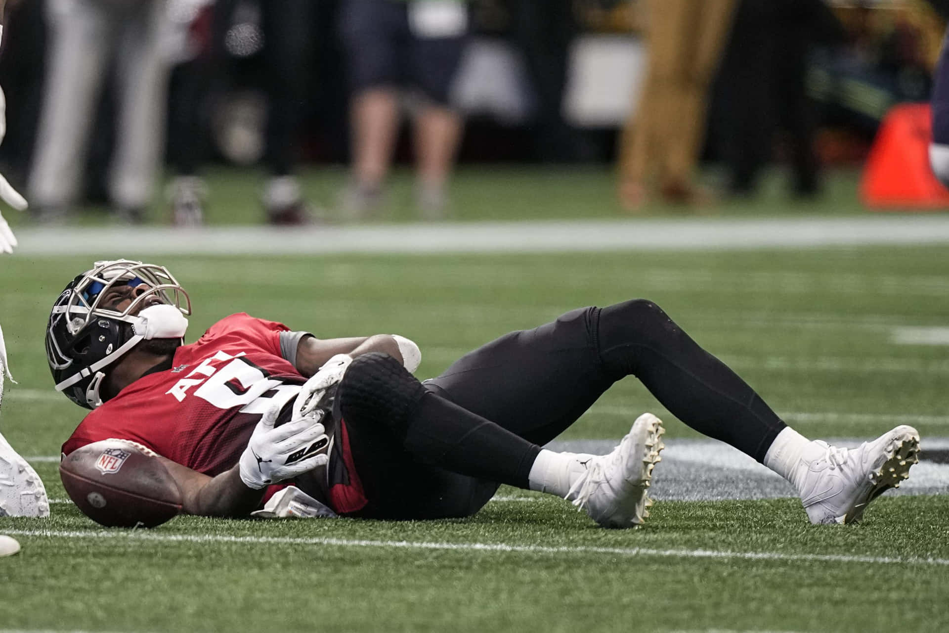 Kyle Pitts Injury Moment Football Game Wallpaper