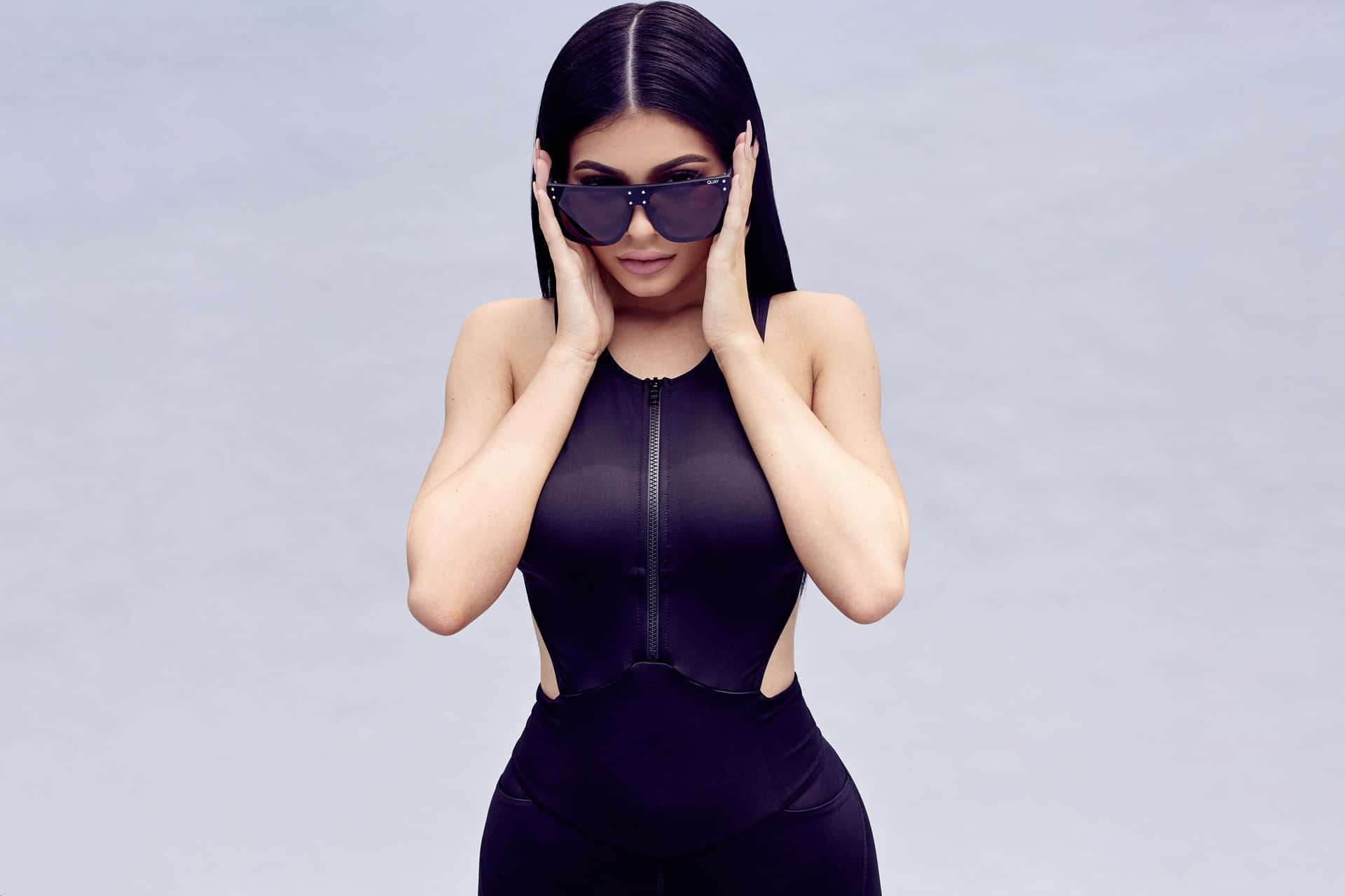 Kylie Jenner radiates beauty in her 4K resolution photoshoot. Wallpaper