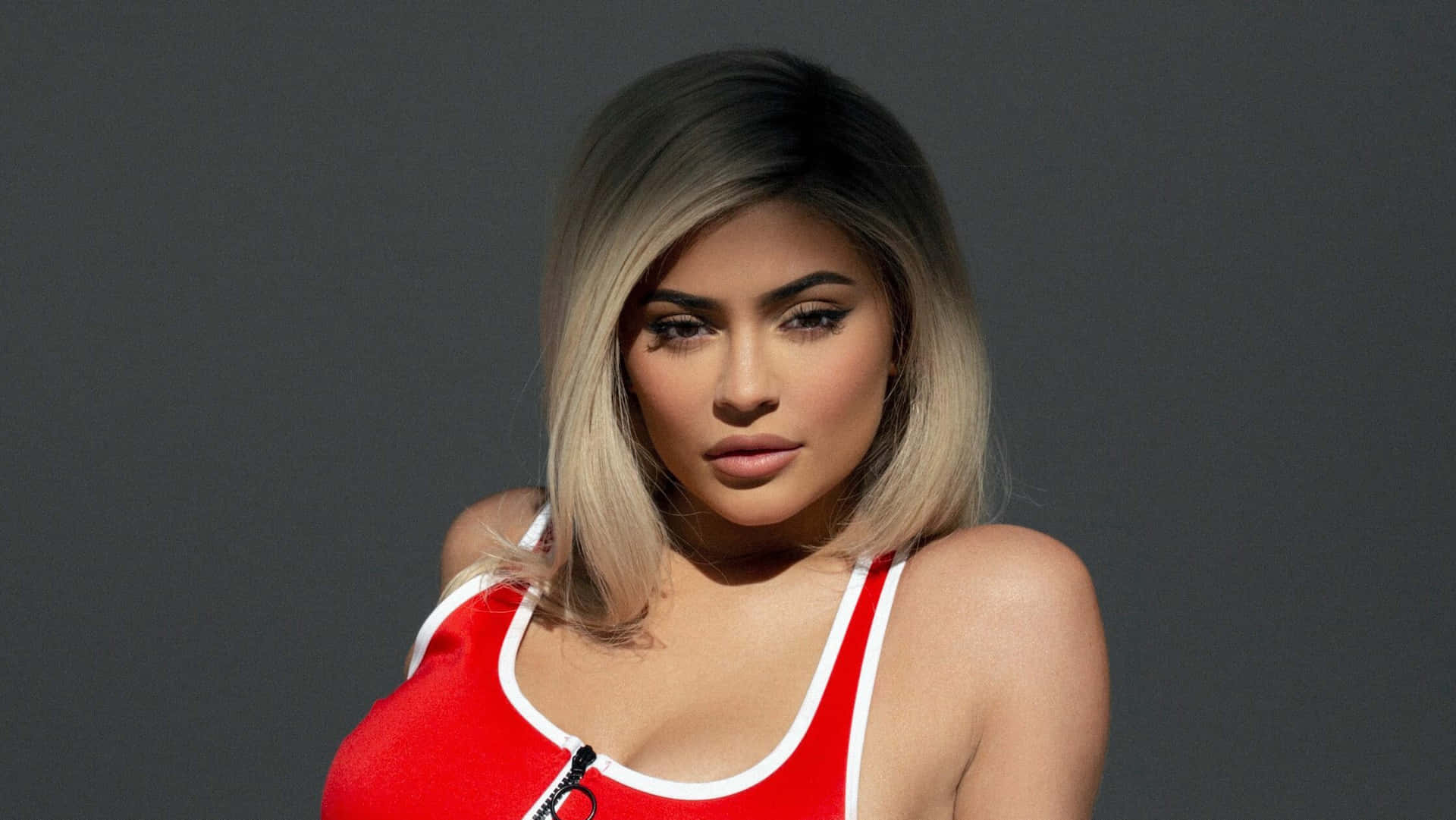 Kylie Jenner Channels Hollywood Glamour in Showstopping 4K Photo Wallpaper